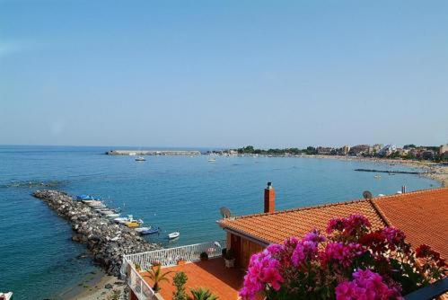 Costa Azzurra Hotel Giardini Naxos Exterior photo