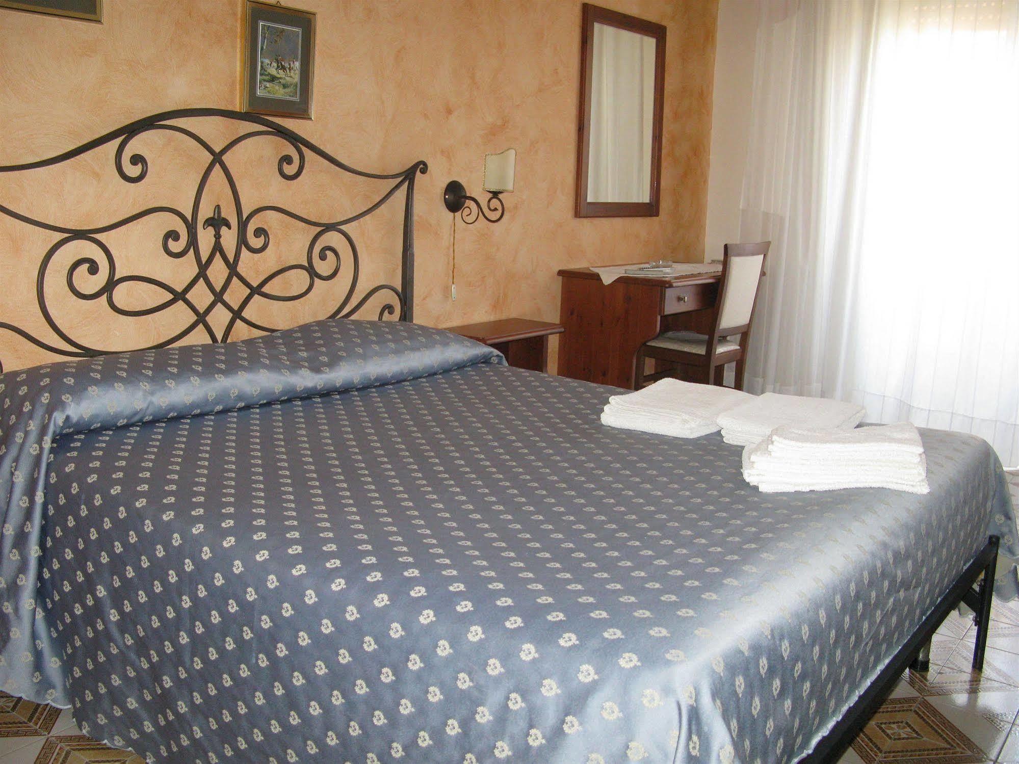 Costa Azzurra Hotel Giardini Naxos Exterior photo