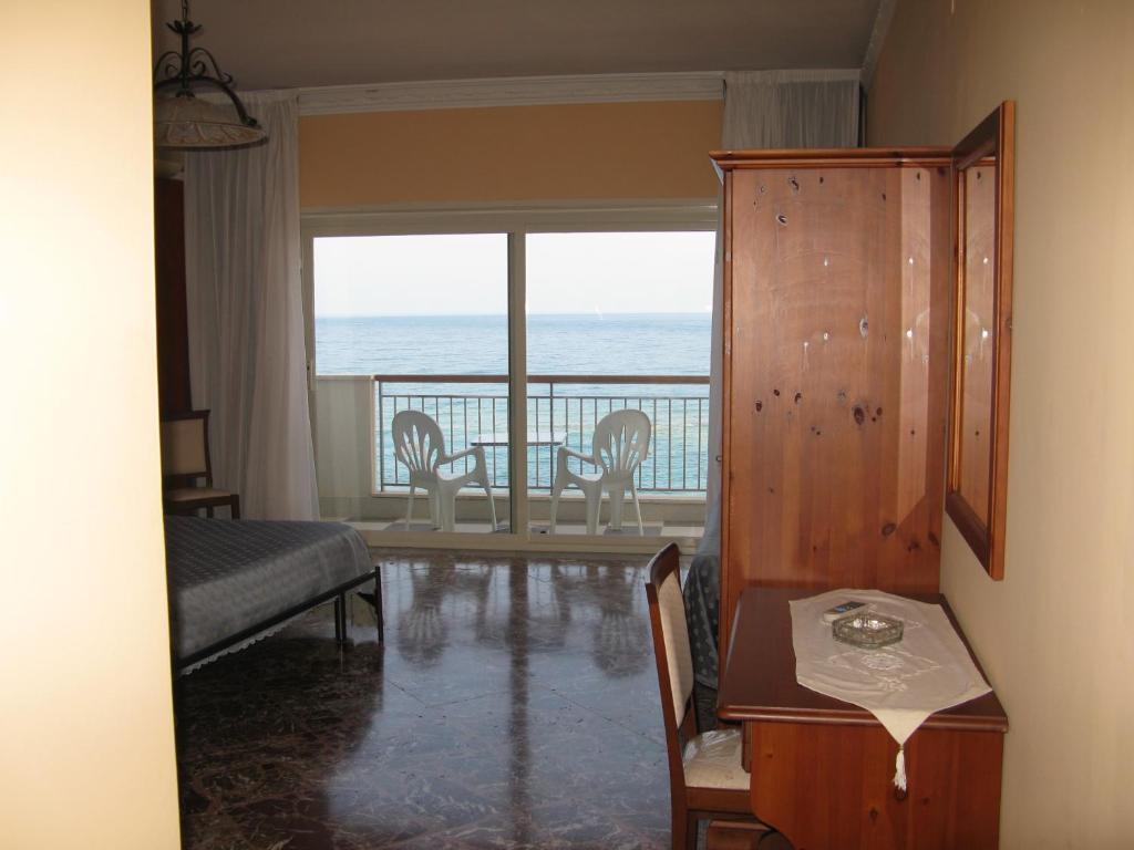 Costa Azzurra Hotel Giardini Naxos Exterior photo